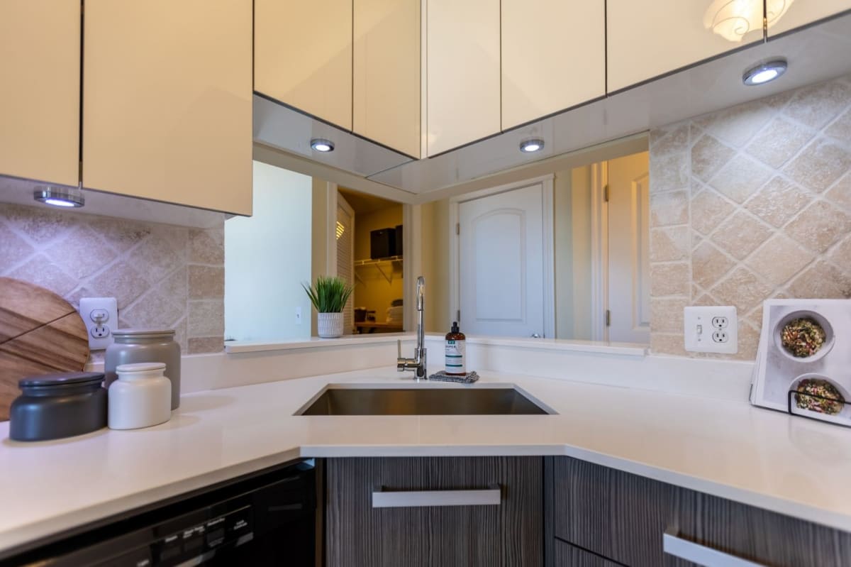 Luxury Residences at River Oaks West Apartments in Novi